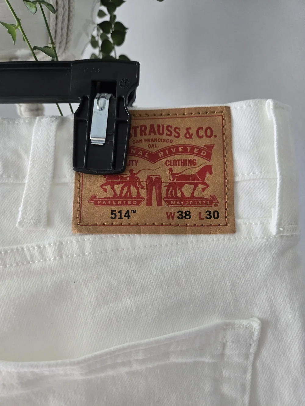 Levi's 514 Straight Leg Jeans Men's 38x30 White Denim Casual Classic Zip Fly